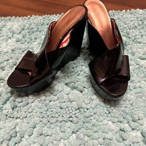 BCBG shiny Platforms